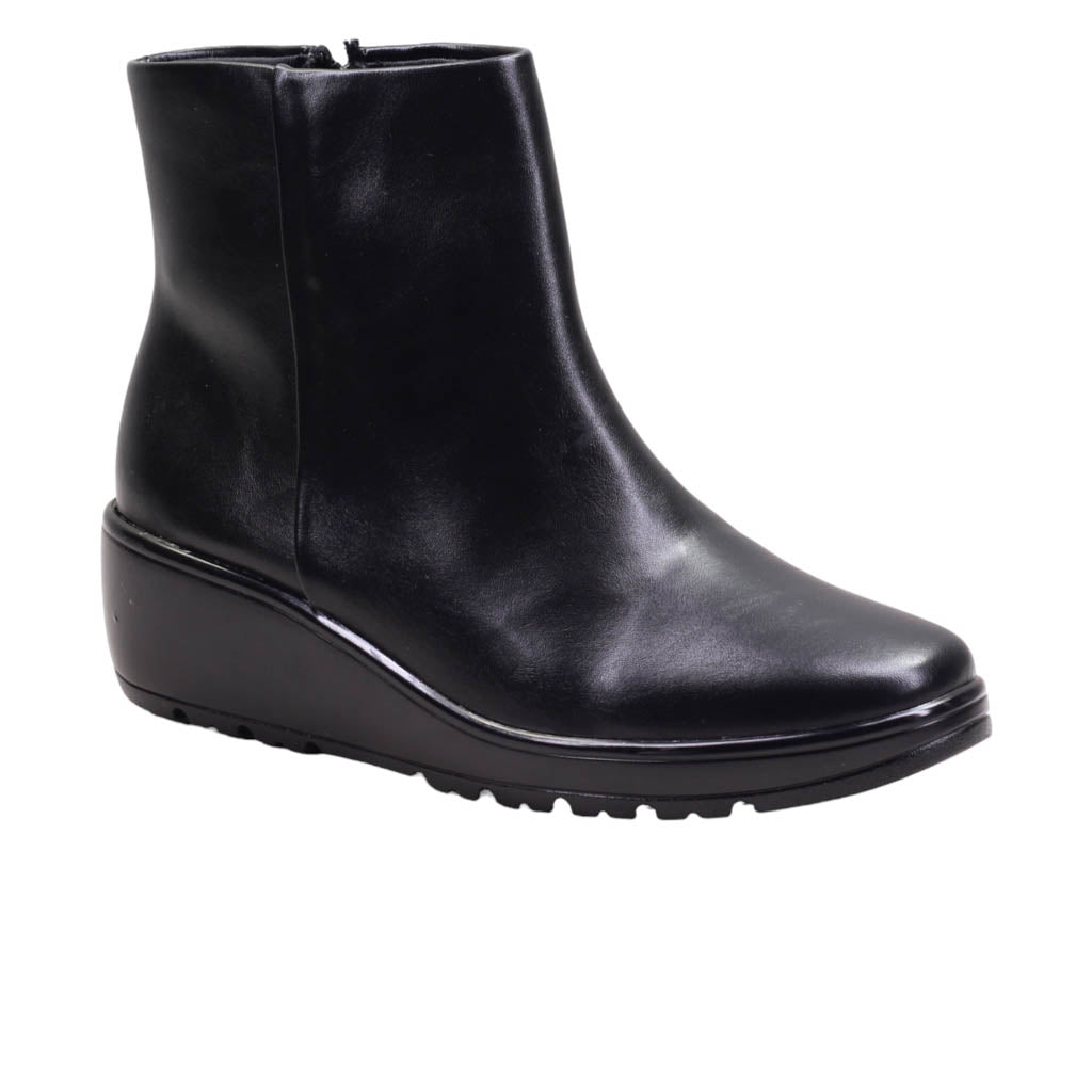 Bota para dama con terminado en piel lisa y plataforma