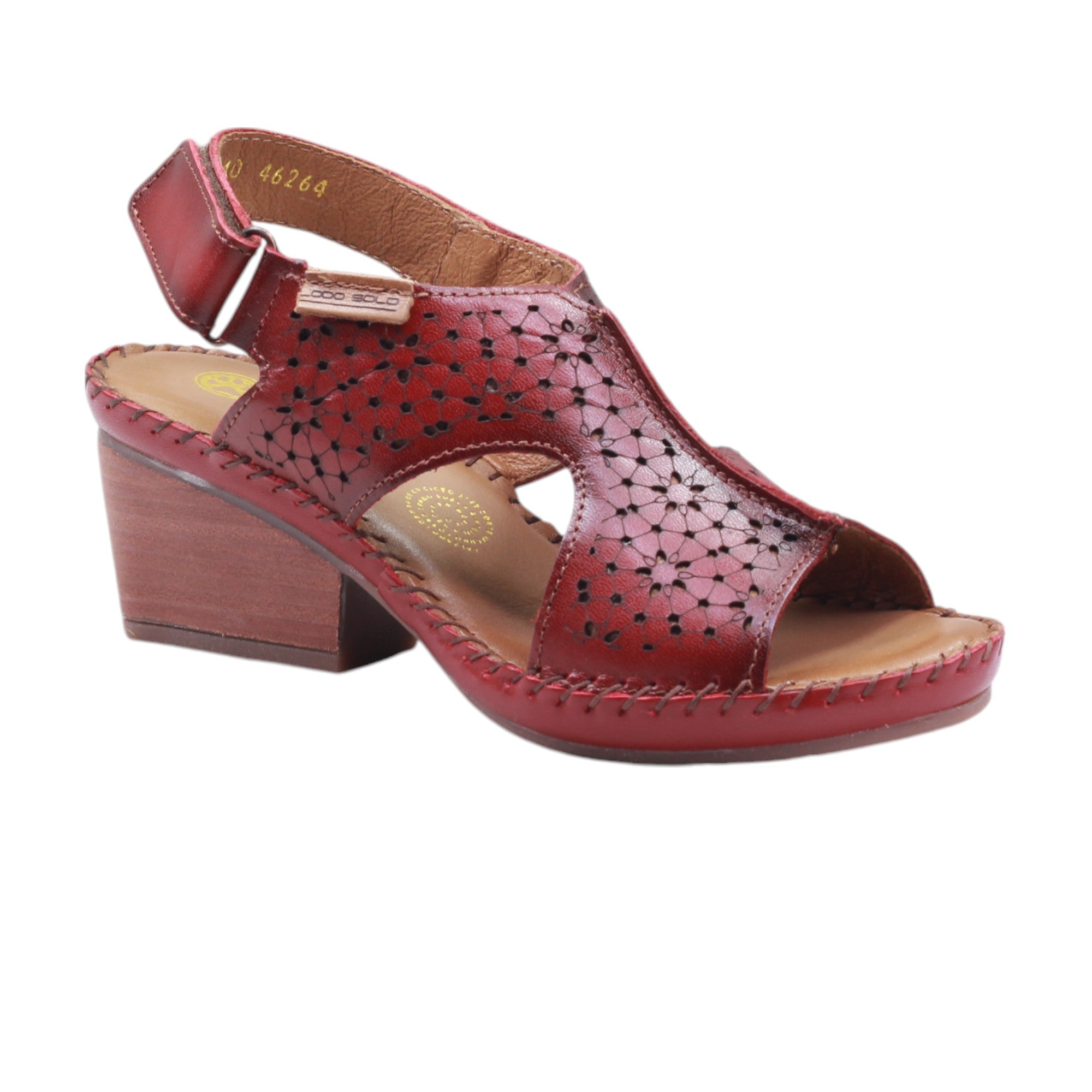 Sandalia de tacón ancho con perforaciones en forma de flores