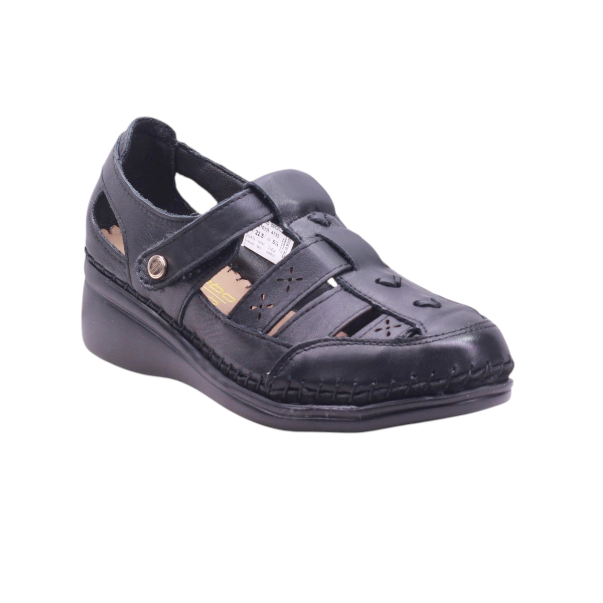 Zapato con velcro y diseño artesanal