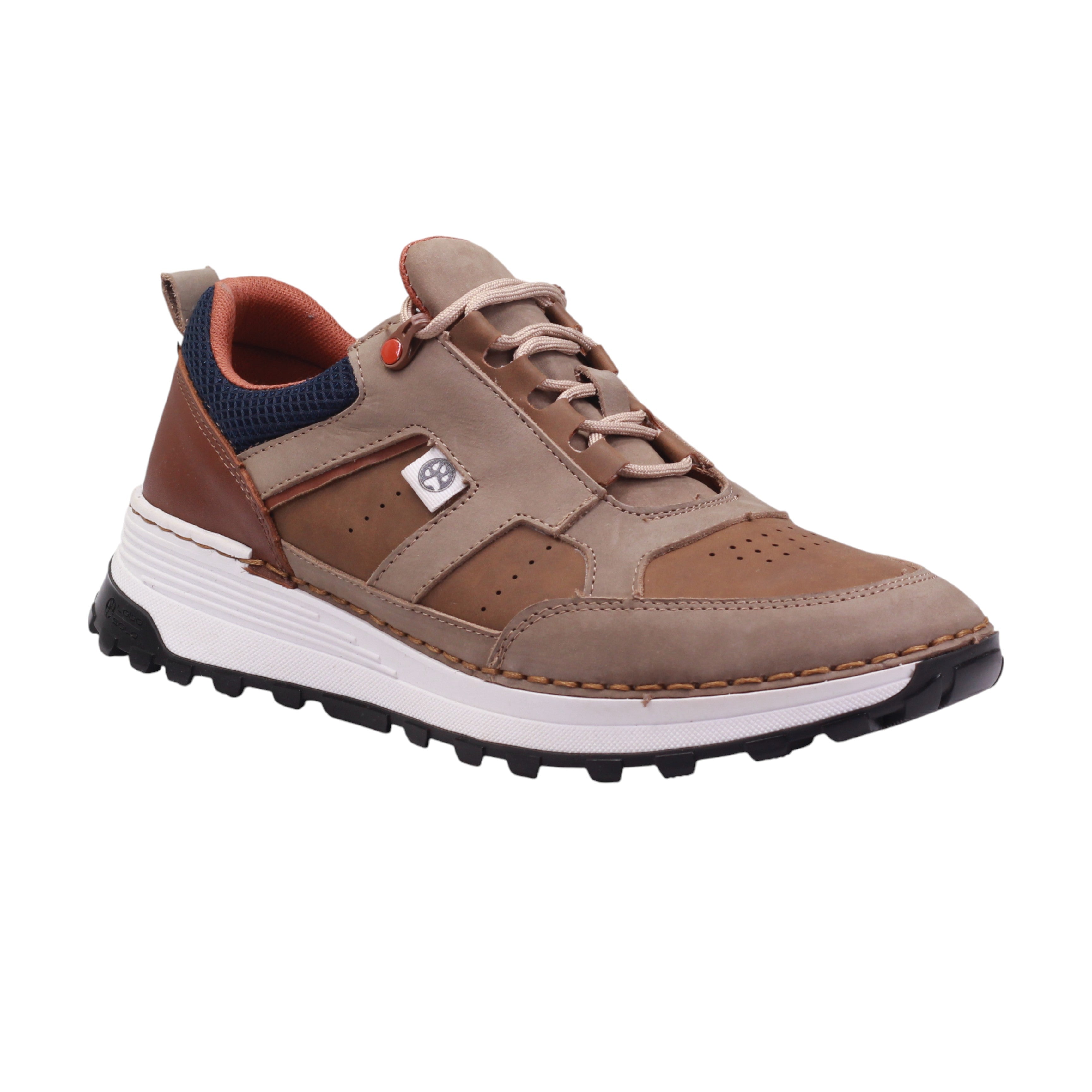 Tenis outdoor con diseño deportivo y suela de alto rendimiento