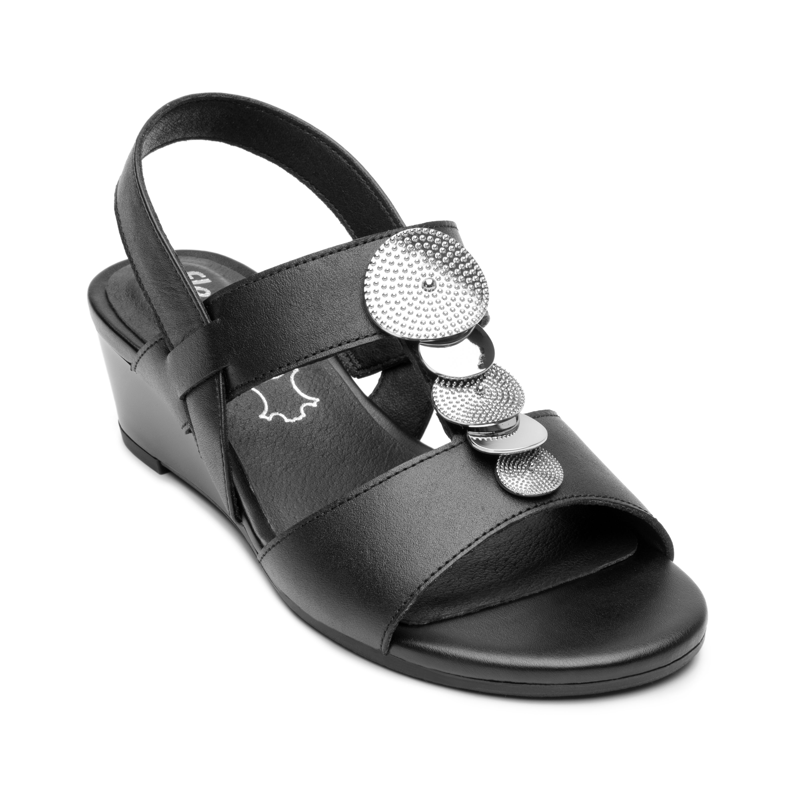 Sandalia de dama con plataforma y adorno metálico