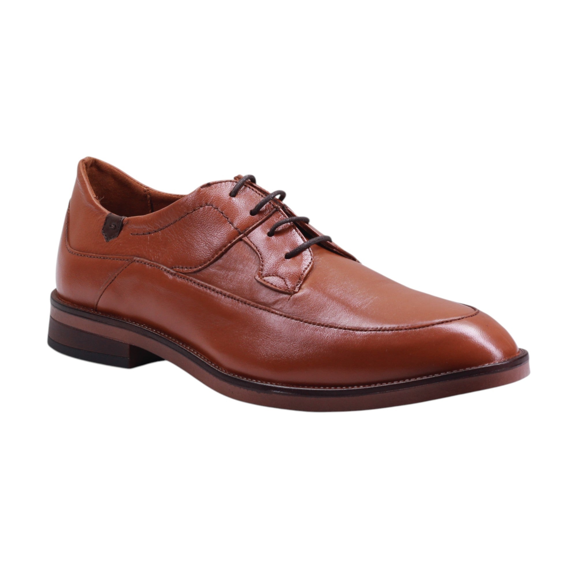 Zapato casual con costuras visibles y toque moderno