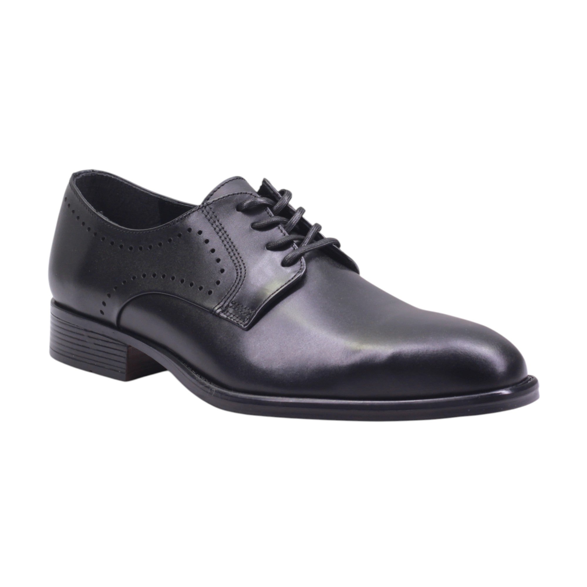 Zapato de vestir con perforaciones laterales y ajuste de agujetas