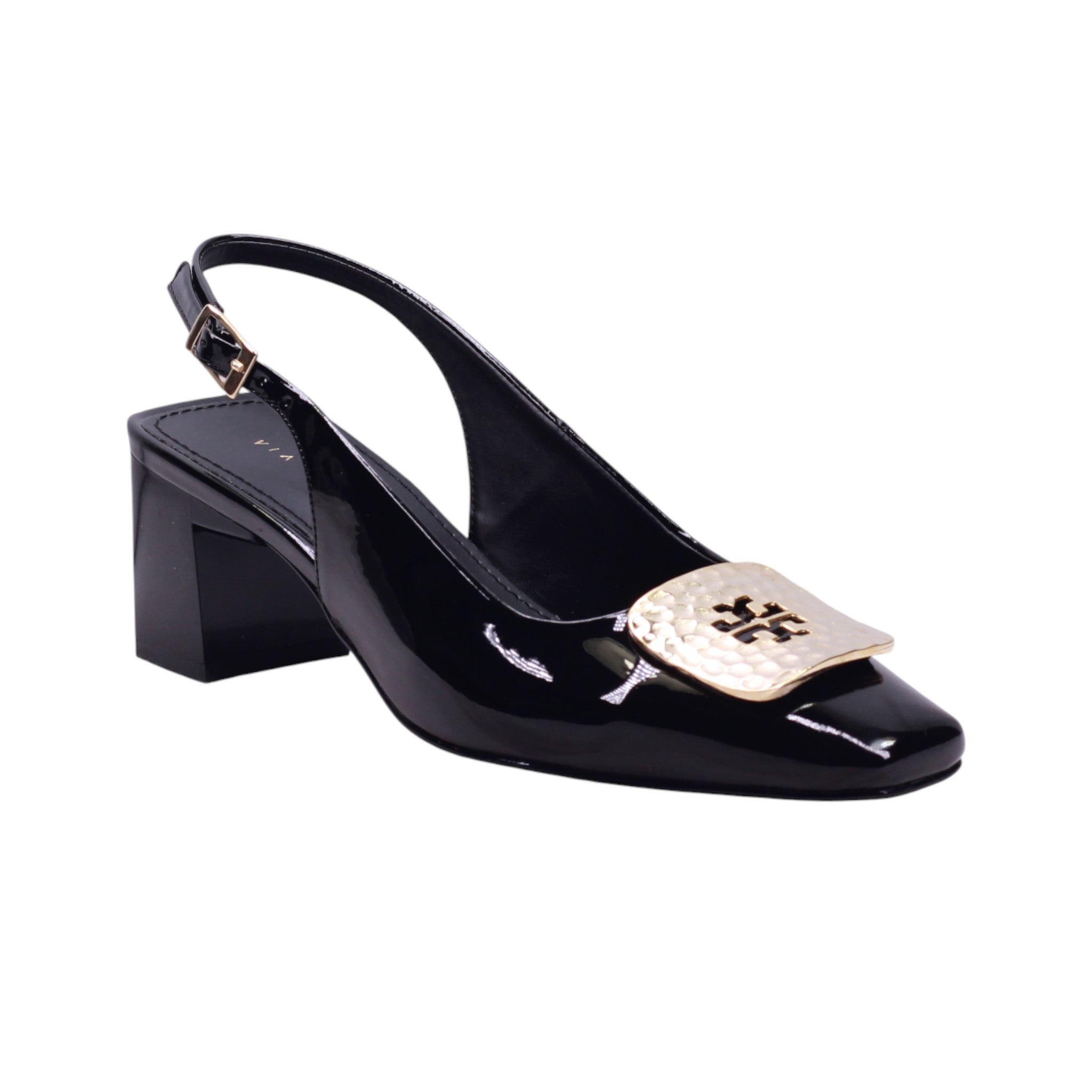 Zapato de vestir para dama acharolado con adorno metálico y diseño slingback