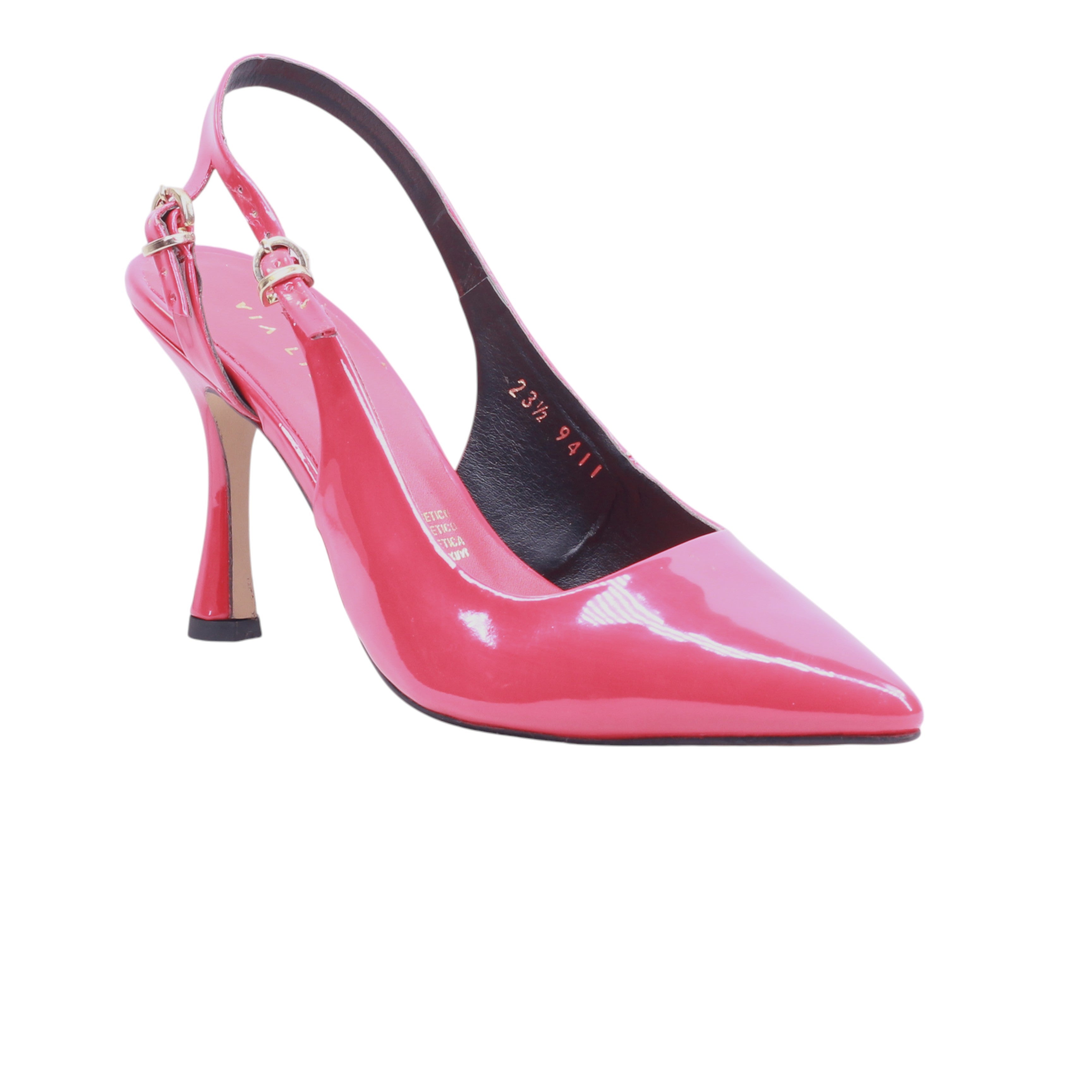 Zapatilla acharolado tipo slingback con tacón alto y diseño estilizado