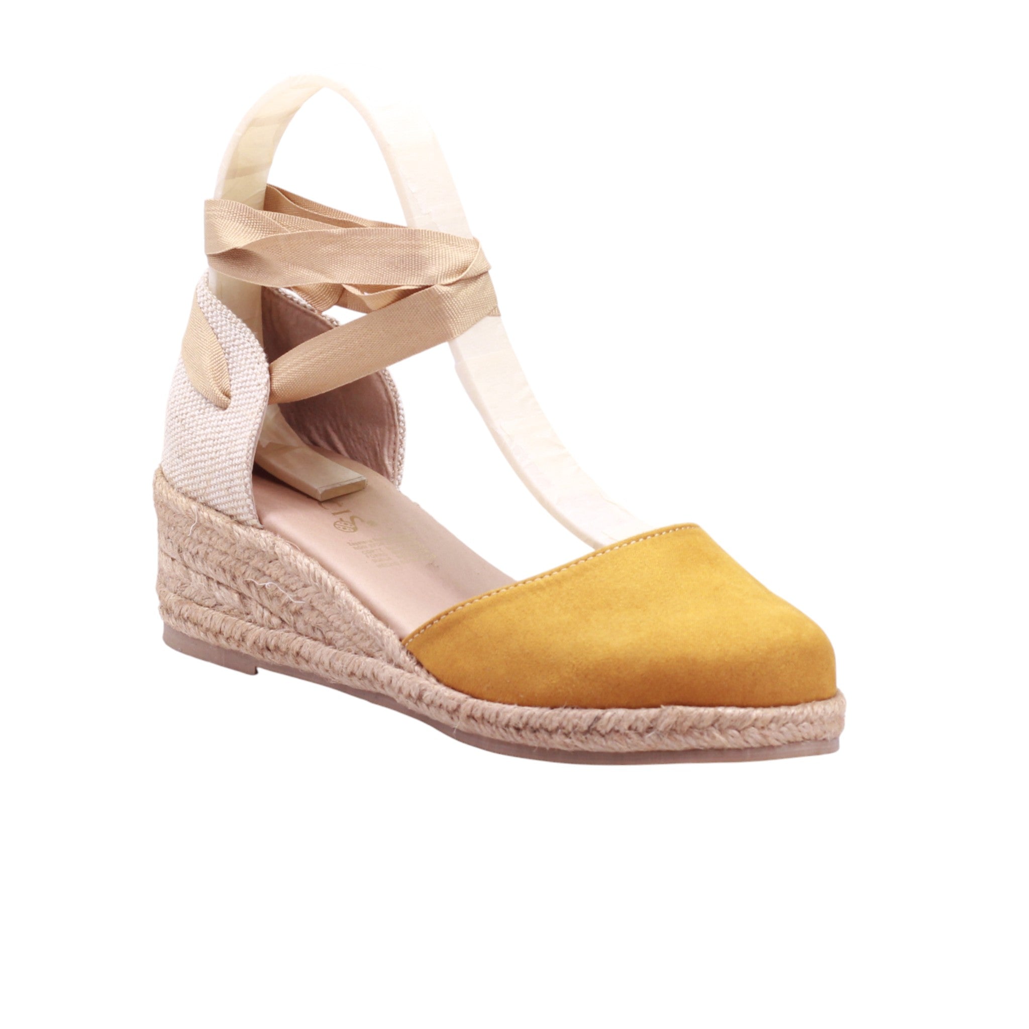 Alpargata cerrada con listón y combinación textil