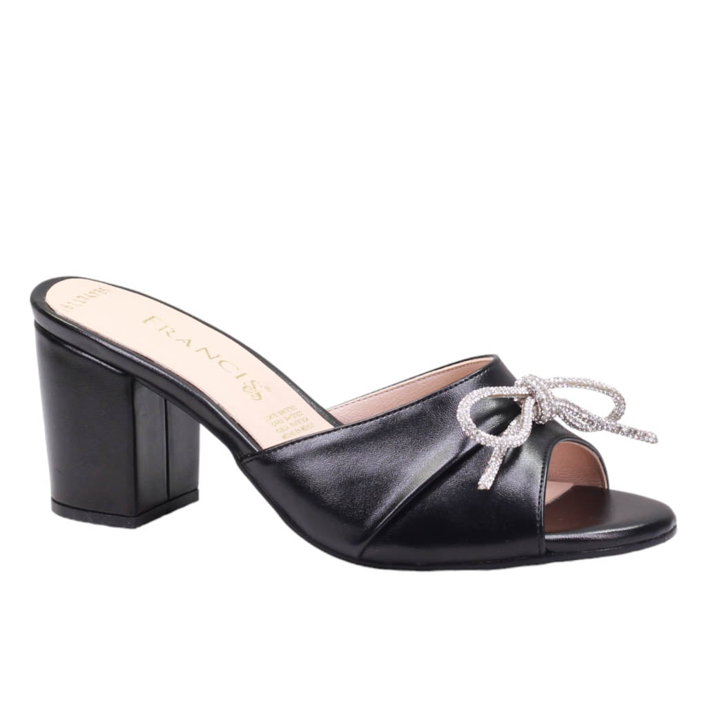Zapatilla para dama con moño en pedreria y tacón ancho