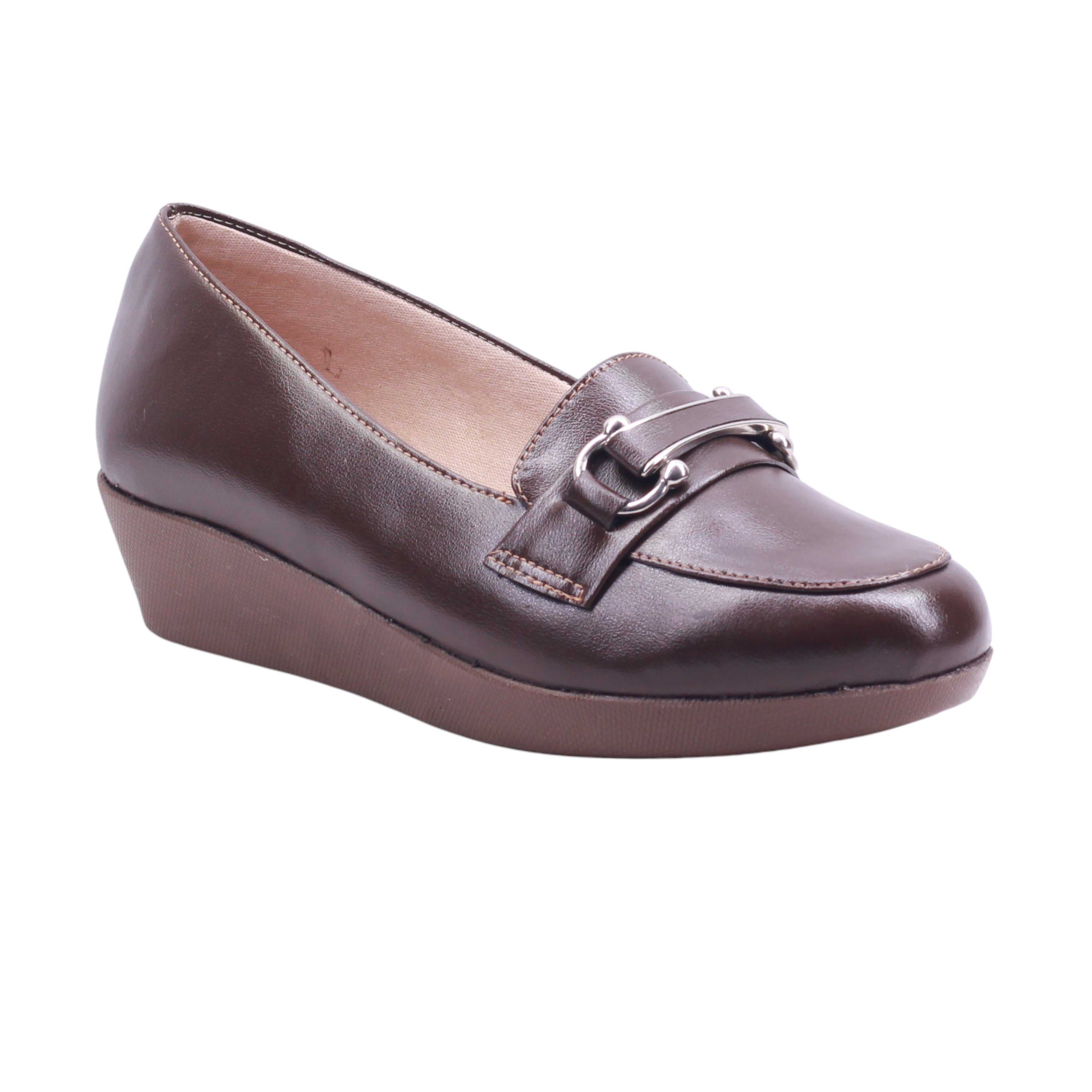 Calzado con adorno metálico y plantilla de confort