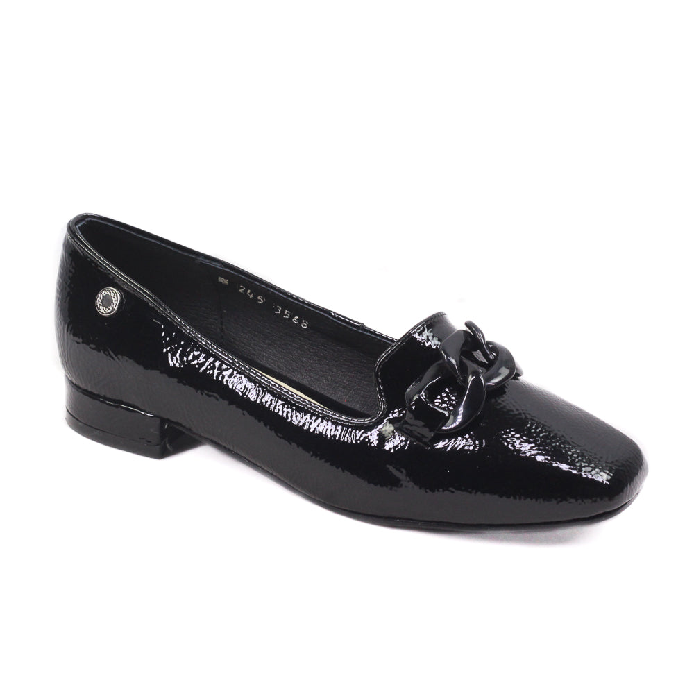 Mocasin para dama con estoperol frontal.
